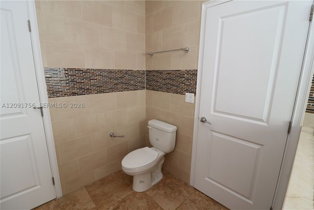 605 NE 28th St 3, Wilton Manors, FL 33334
