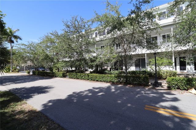 605 NE 28th St 3, Wilton Manors, FL 33334