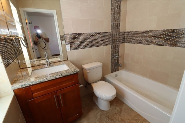 605 NE 28th St 3, Wilton Manors, FL 33334