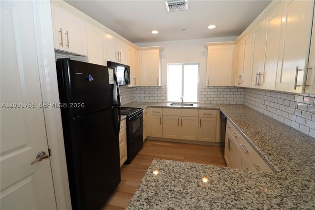 605 NE 28th St 3, Wilton Manors, FL 33334