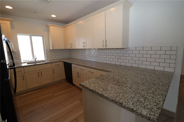 605 NE 28th St 3, Wilton Manors, FL 33334