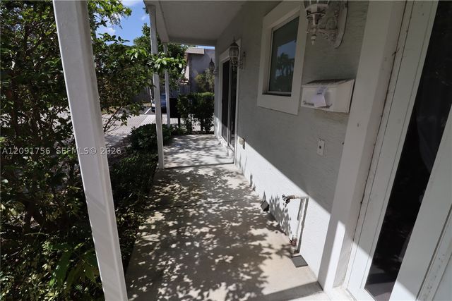 605 NE 28th St 3, Wilton Manors, FL 33334