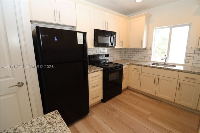 605 NE 28th St 3, Wilton Manors, FL 33334
