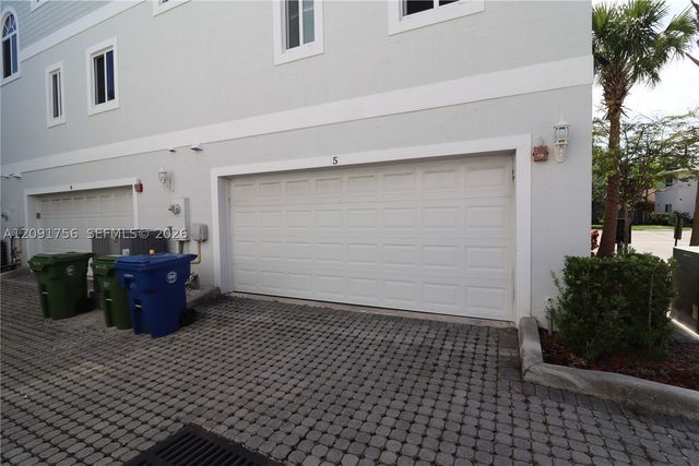 605 NE 28th St 3, Wilton Manors, FL 33334