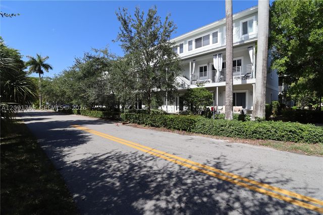 605 NE 28th St 3, Wilton Manors, FL 33334