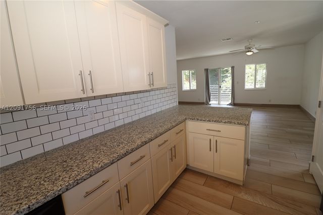 605 NE 28th St 3, Wilton Manors, FL 33334