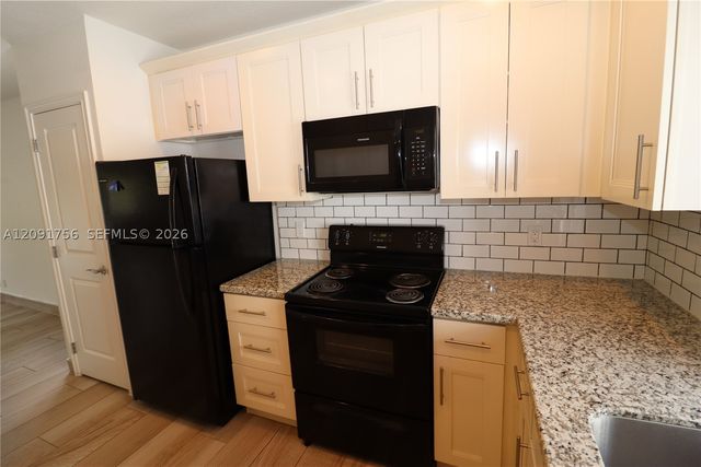 605 NE 28th St 3, Wilton Manors, FL 33334