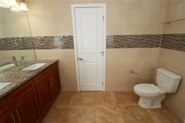 605 NE 28th St 3, Wilton Manors, FL 33334