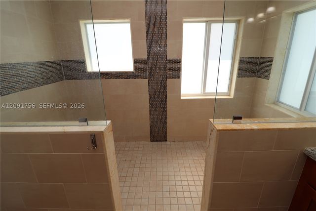 605 NE 28th St 3, Wilton Manors, FL 33334