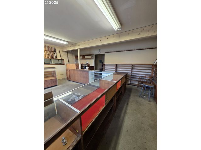 2604 PACIFIC Ave, Forest Grove, OR 97116