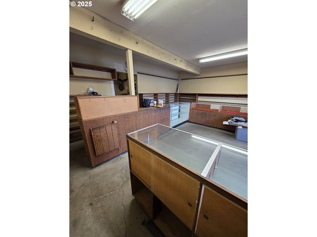 2604 PACIFIC Ave, Forest Grove, OR 97116