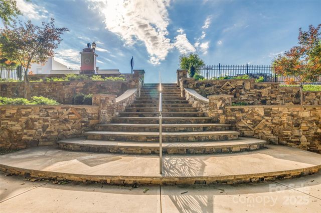 9 S Central Avenue, Belmont, NC 28012