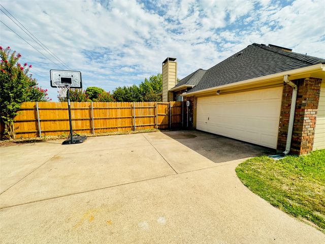 4002 Stonecastle Drive, Garland, TX 75044