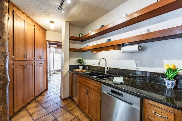 3232 Don Quixote Drive NW, Albuquerque, NM 87104