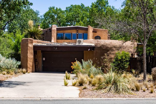 3232 Don Quixote Drive NW, Albuquerque, NM 87104