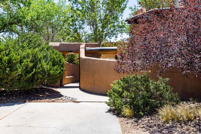 3232 Don Quixote Drive NW, Albuquerque, NM 87104