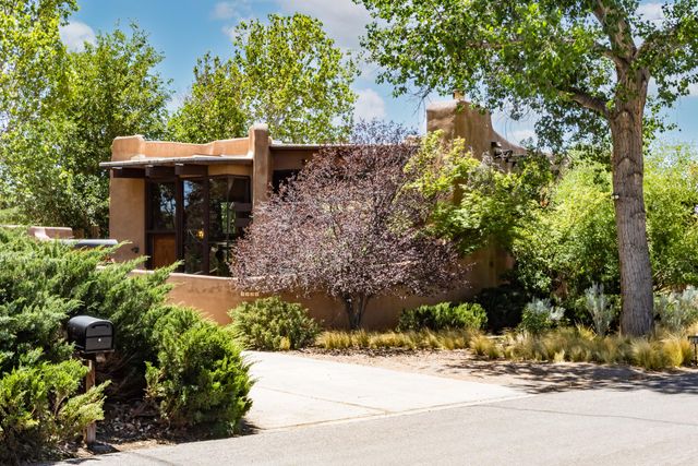3232 Don Quixote Drive NW, Albuquerque, NM 87104