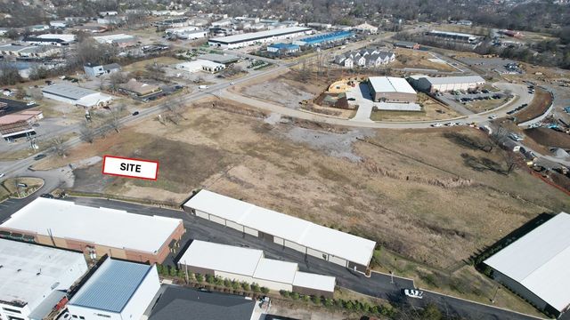 100 New Shackle Island Rd, Hendersonville, TN 37075
