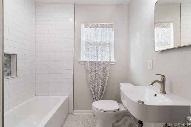2020 fresno, San Antonio, TX 78201