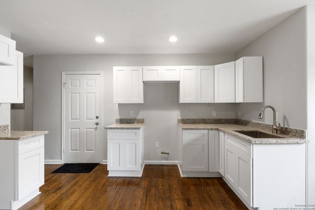 2020 fresno, San Antonio, TX 78201