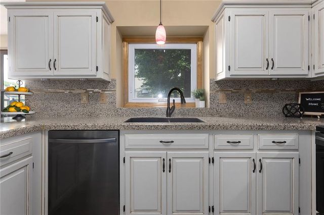 12628 Grandview Street, Overland Park, KS 66213