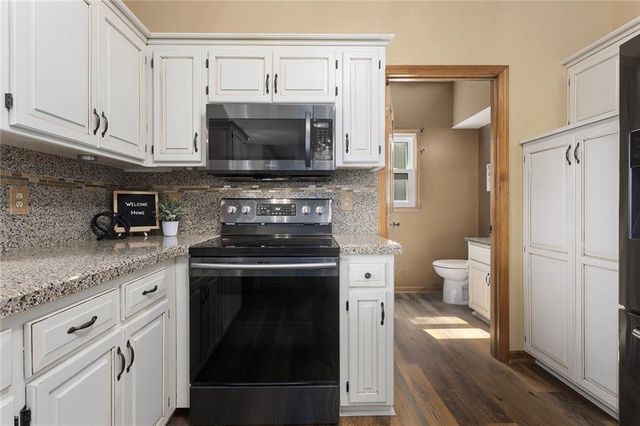 12628 Grandview Street, Overland Park, KS 66213