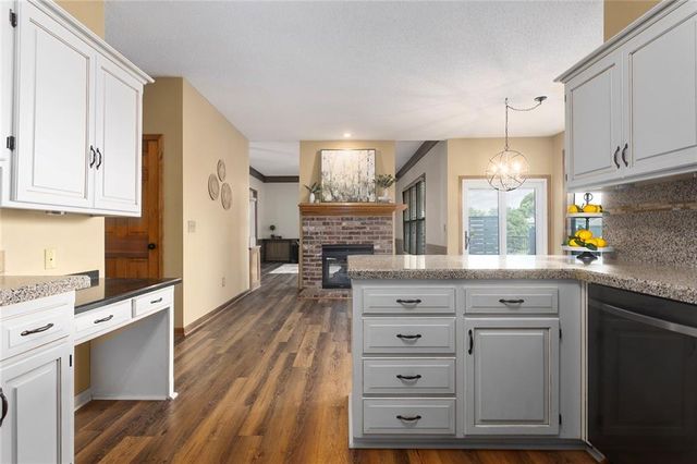 12628 Grandview Street, Overland Park, KS 66213