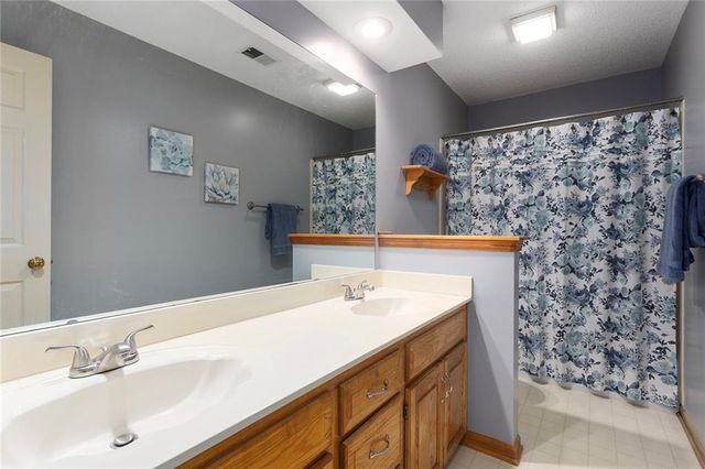 12628 Grandview Street, Overland Park, KS 66213