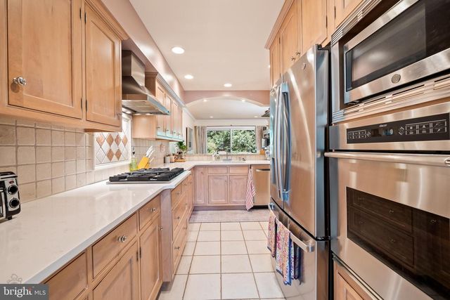 14 WELLFLEET LN, Chesterbrook, PA 19087