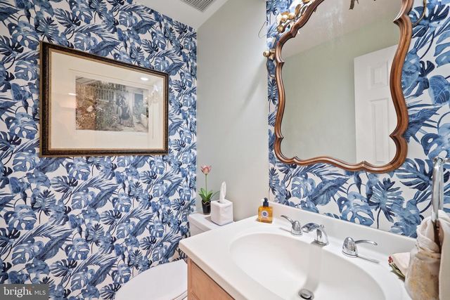 14 WELLFLEET LN, Chesterbrook, PA 19087