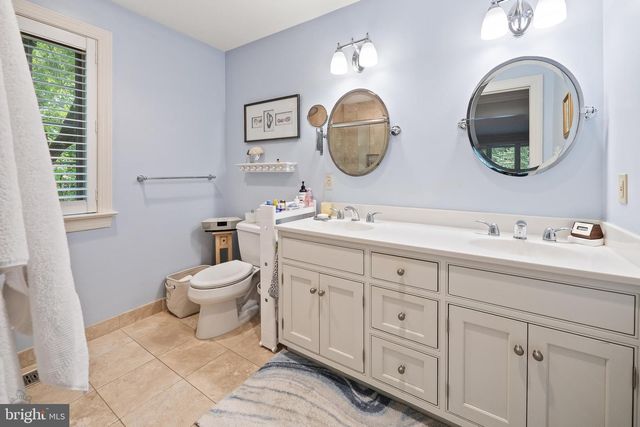 14 WELLFLEET LN, Chesterbrook, PA 19087
