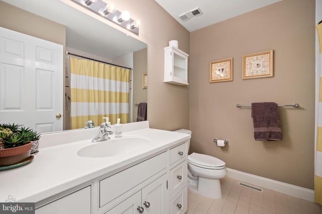 14 WELLFLEET LN, Chesterbrook, PA 19087