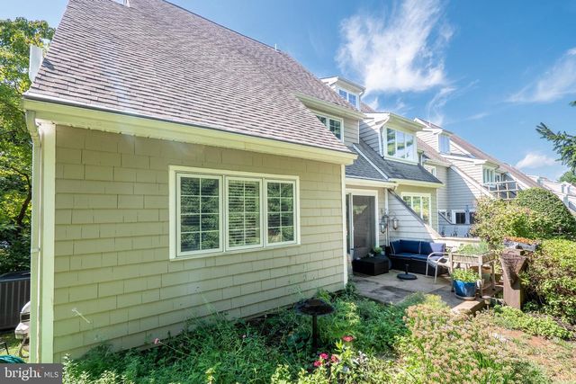 14 WELLFLEET LN, Chesterbrook, PA 19087