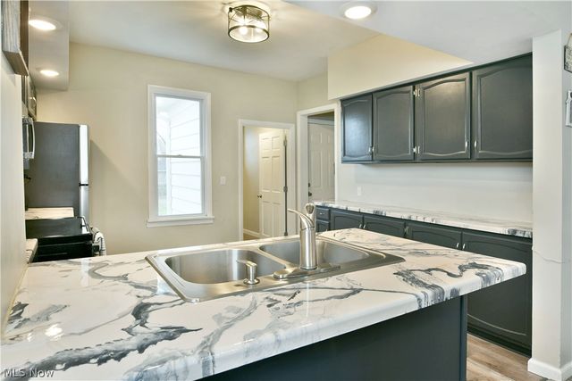 163 N Chestnut Avenue, Niles, OH 44446