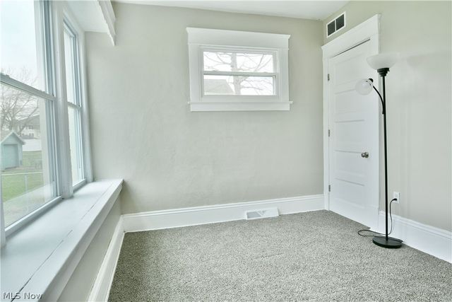 163 N Chestnut Avenue, Niles, OH 44446