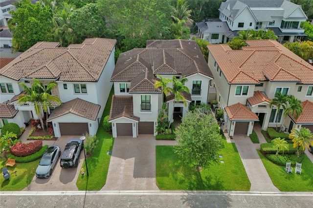 5742 E Brookfield Circle E, Hollywood, FL 33312