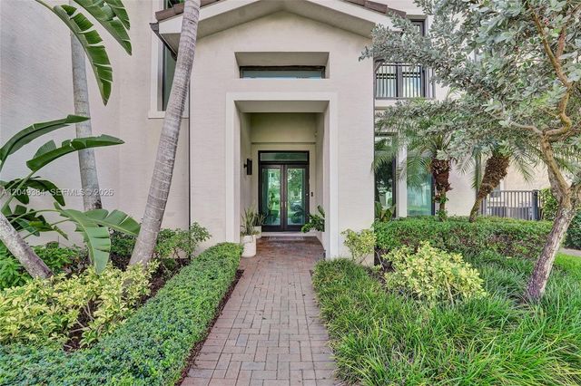 5742 E Brookfield Circle E, Hollywood, FL 33312