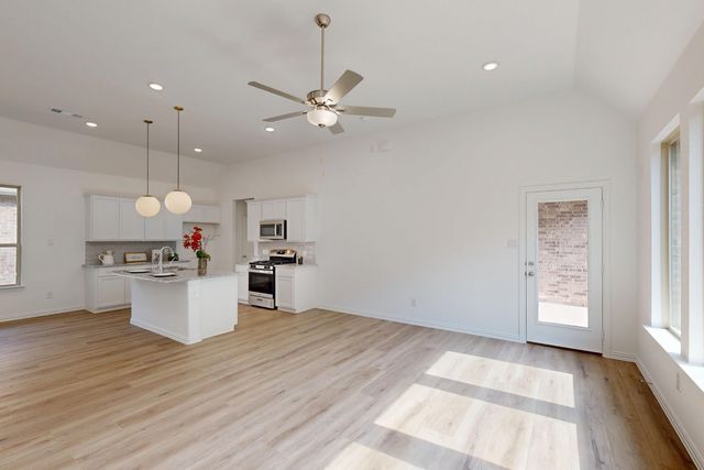 1009 Western Hills Drive, Crowley, TX 76036