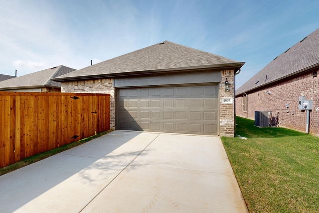 1009 Western Hills Drive, Crowley, TX 76036
