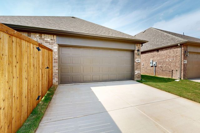 1009 Western Hills Drive, Crowley, TX 76036