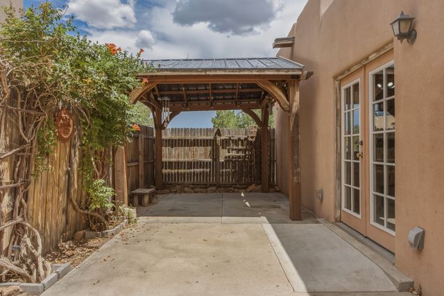 7628 Cree, Santa Fe, NM 87507