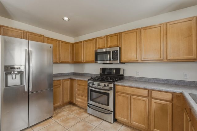 7628 Cree, Santa Fe, NM 87507