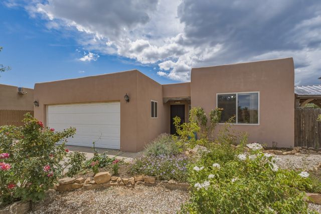 7628 Cree, Santa Fe, NM 87507