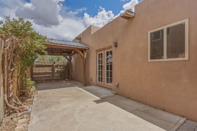 7628 Cree, Santa Fe, NM 87507