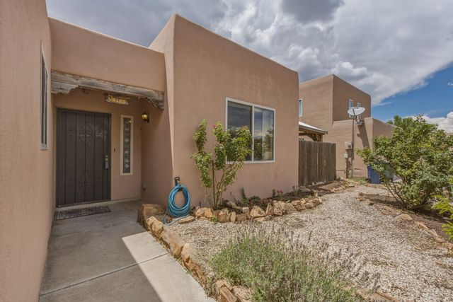 7628 Cree, Santa Fe, NM 87507
