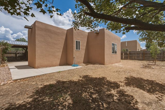 7628 Cree, Santa Fe, NM 87507