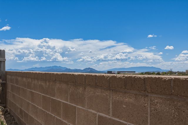 7628 Cree, Santa Fe, NM 87507