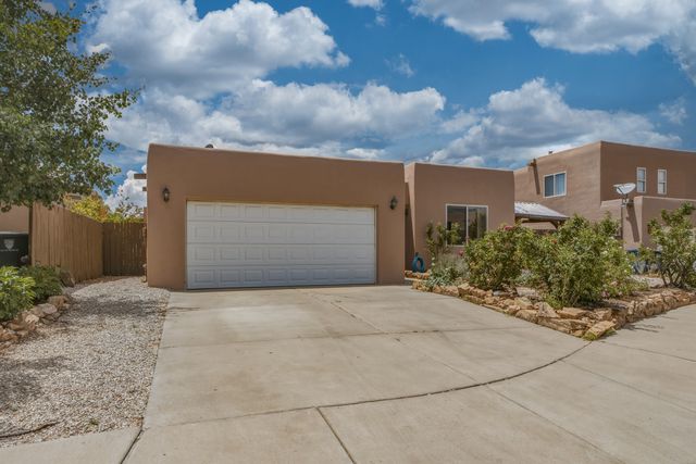 7628 Cree, Santa Fe, NM 87507