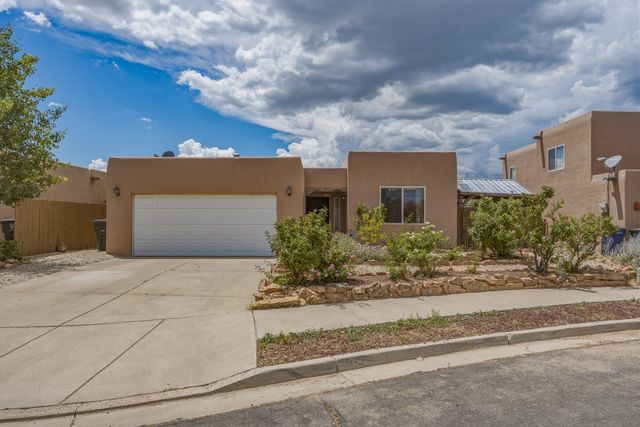 7628 Cree, Santa Fe, NM 87507