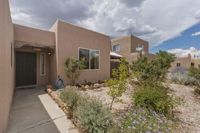 7628 Cree, Santa Fe, NM 87507